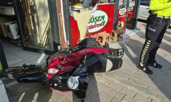 Adıyaman'da motosiklet çocuğa çarpıp iş yerine daldı: 1 yaralı
