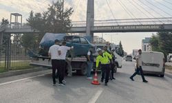 Adıyaman’da otomobil refüje çıktı