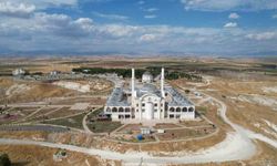 Yaşlılar ebru sanatıyla kendi eserlerini ortaya çıkardı