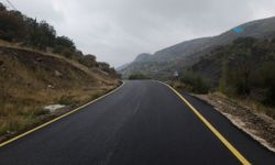 Çelikhan'da Aksu köyünün yolu sıcak asfaltla yenilendi