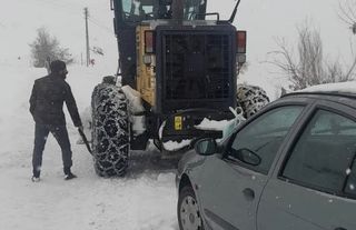 Mahsur kalan sürücü ekiplerce kurtarıldı