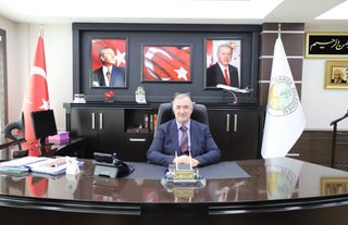 Kahta Belediyesi’nden üniversiteyi kazanan öğrencilere destek
