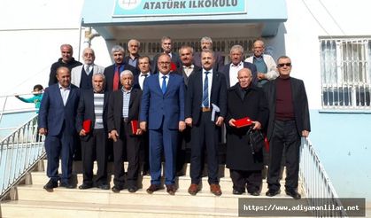 Şambayat İlkokulu Müdürlüğünden Emekli Öğretmenlere Plaket