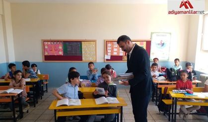Gerger Müftülüğünden ilkokullara kitap desteği
