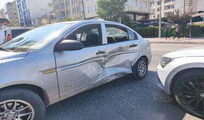 Adıyaman'da otomobillerin çarpıştığı kazada 2 kişi yaralandı - Videolu Haber