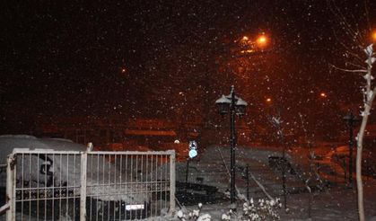 Çelikhan’da kar yağışı etkili oldu - Videolu Haber