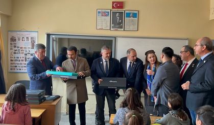 Rotary okullara bilim setleri dağıtıyor