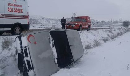 Şarampole devrilen otomobil sürücüsü yaralandı