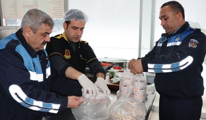 Sokakta kalan evsizlere 3 öğün yemek ikramı