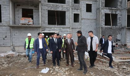 Vali Osman Varol, Sincik'te deprem konutlarını inceledi