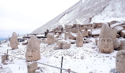 Yağan karla birlikte Nemrut Dağı fotoğrafçıların akınına uğradı