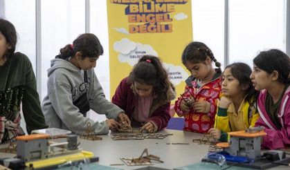 Bilim ve Teknoloji Atölyeleri anne ve kız çocuklarını ağırladı  - Videolu Haber