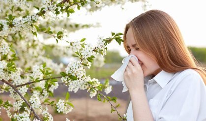 Gençleri daha çok etkiliyor... Bahar alerjisine dikkat!