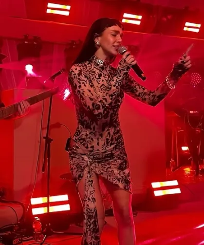 Aybüke Albere İstanbul’da sahneyi salladı