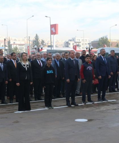 Adıyaman'da Öğretmenler Günü düzenlenen törenle kutlandı - Videolu Haber