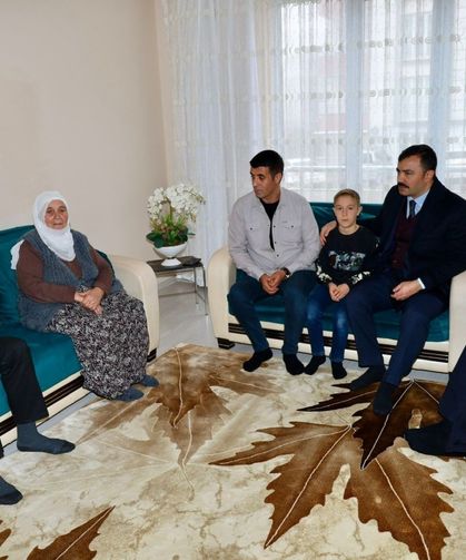 Kahta Kaymakamı şehit ailelerine ziyarette bulundu