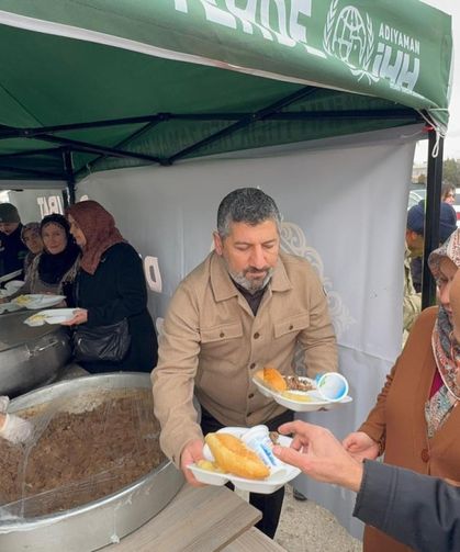 Adıyaman'da kuyumcu esnafı iş yerlerini kapattı, mezarlıkta 3 bin kişiye yemek dağıttı