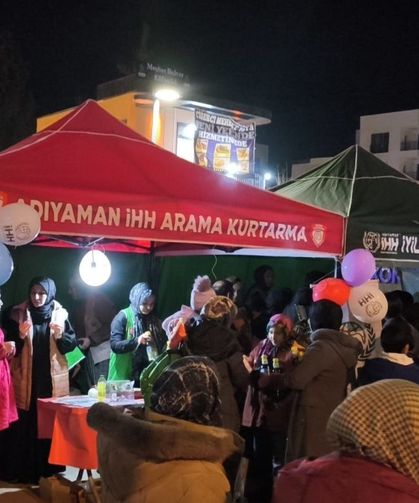 İHH'dan Adıyaman Eski Valilik Meydanı'nda Ramazan ikramı