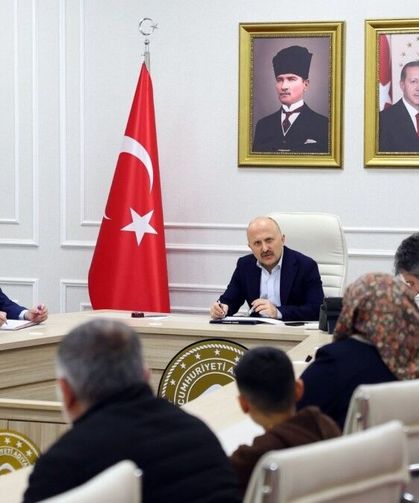 Adıyaman Valisi Osman Varol, iş arayan vatandaşları kabul etti