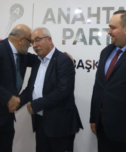 Anahtar Parti Genel Başkan Yardımcısı Aydos Adıyaman'da: CHP'li Şükrü Cem Anahtar Parti'ye katıldı - Videolu Haber