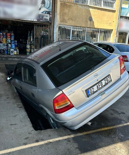 Adıyaman'da otomobil bakım kanalına düştü
