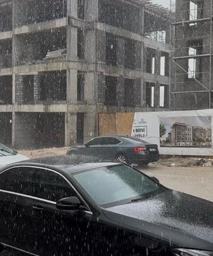 Besni'de dolu ve sağanak sonrası sel meydana geldi