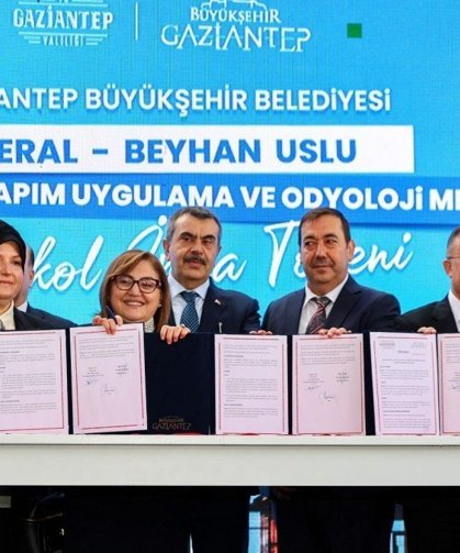 Bakan Tekin Gaziantep'te işitme ve denge sağlığı merkezi açılışına katıldı