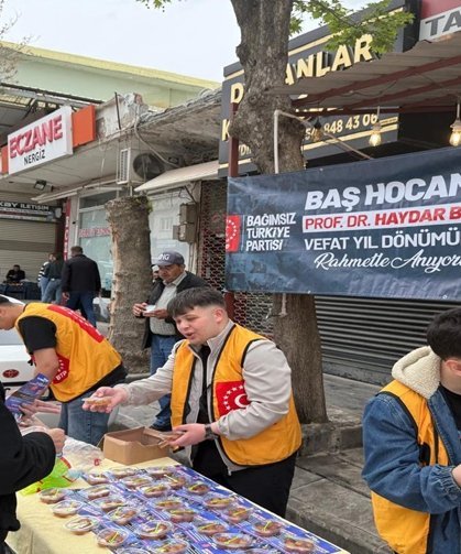 Besni’de Haydar Baş İçin Lokma Dağıtıldı