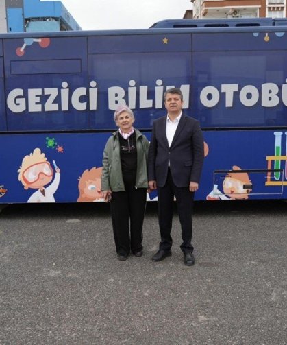 İzmir'den Adıyaman'a dayanışma eli: Gezici Bilim Otobüsü öğrencilerle buluştu - Videolu Haber