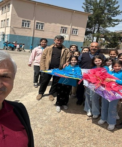 Şambayat’ta Örnek Dayanışma: Gökyüzü Çocukların Gülüşüyle Şenlendi!