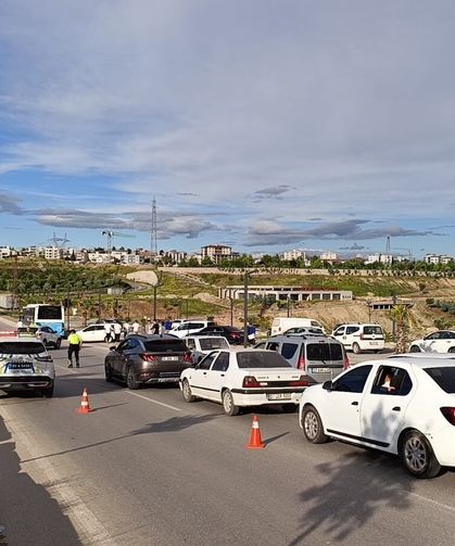 Adıyaman'da otomobil ile minibüs çarpıştı: 1 yaralı