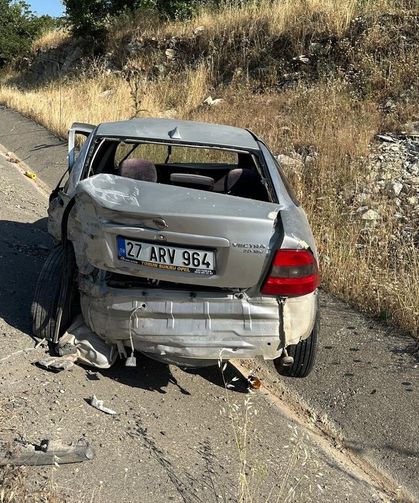 Adıyaman-Gölbaşı'nda Çekici İle Otomobil Çarpıştı: 2 Yaralı