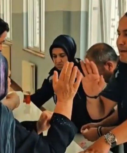 Dilencinin üzerinde çıkan para şok etti