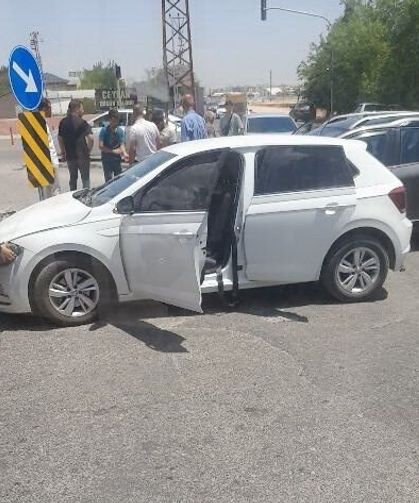 Adıyaman'da İki Otomobil Çarpıştı: 1 Yaralı