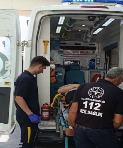 Şeker Caddesi'nde Otomobil İle Motosiklet Çarpıştı