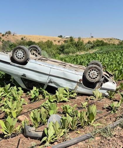 Adıyaman'da Kontrolden Çıkan Otomobil Takla Attı 3 Yaralı