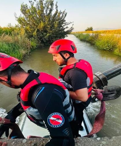 Silvan'da Su Kanalına Uçan Otomobilin Sürücüsü Kurtarıldı