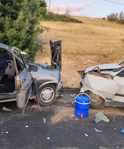Besni'de iki otomobil çarpıştı: 8 yaralı