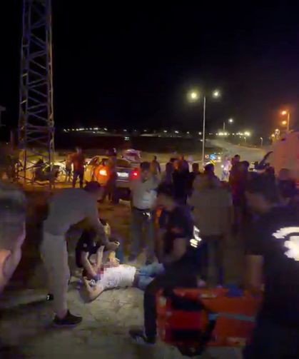 Motosiklet ile otomobil çarpıştı: 2 yaralı