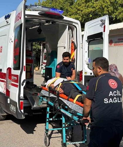Tütün işçilerini taşıyan minibüs devrildi: 12 yaralı