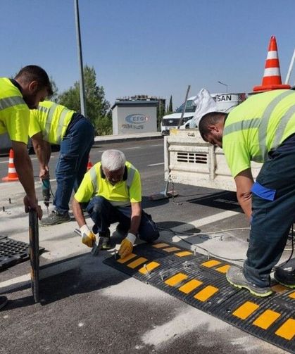 Mahalleli talep etti, Tutdere riskli kavşağa hız kesici yaptı