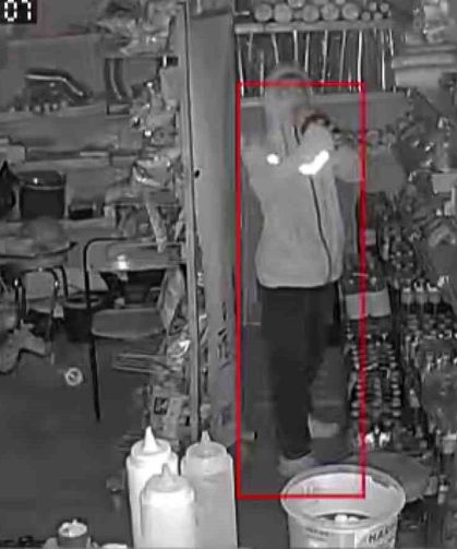 Adıyaman'da pes dedirten hırsızlık: Parayı çaldı, içeceğini içip öyle çıktı