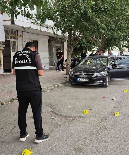 Park halindeki otomobil kurşunlandı