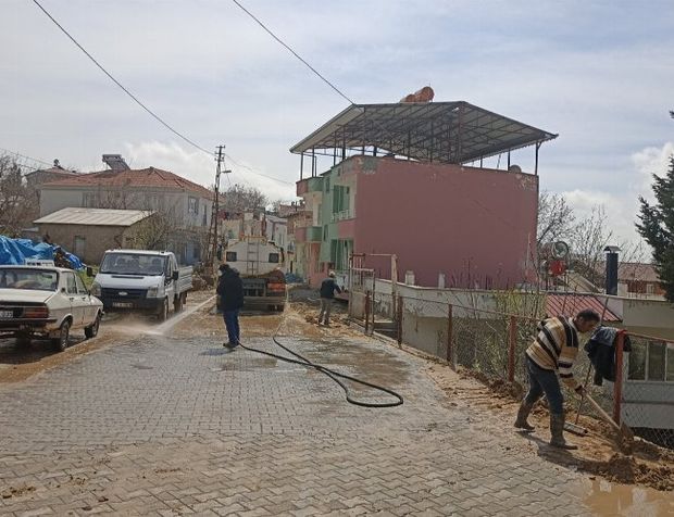 Adıyaman'da selin izlerini İzmit temizliyor