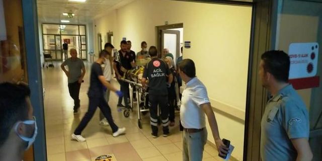 Besni’de sokak ortasında bıçaklanan genç yaralandı