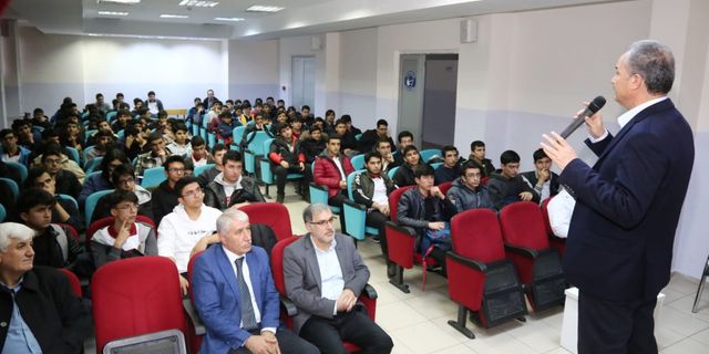 Başkan Kılınç, 'Gençlik Makamı'nda öğrencilerle buluştu