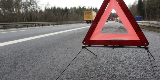 Devrilen traktör sürücüsü öldü 