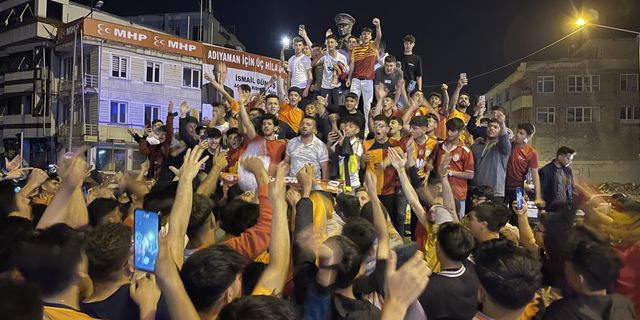 Galatasaray'ın şampiyonluğu coşkuyla kutlandı  - Videolu Haber