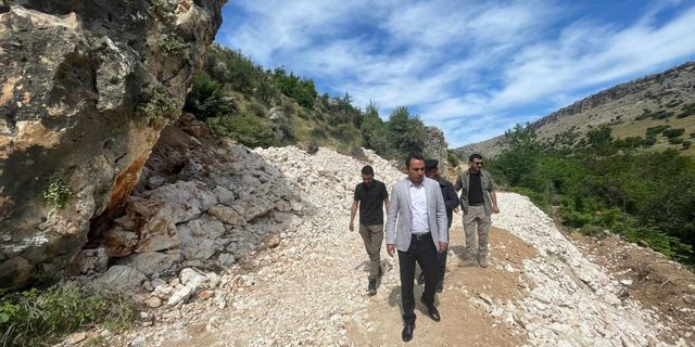 Kaymakam Partal, depremde hasar gören alanlara incelemede bulundu