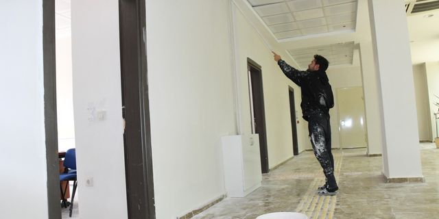 Yıkıcı depremin yaraları sarılmaya devam ediyor 